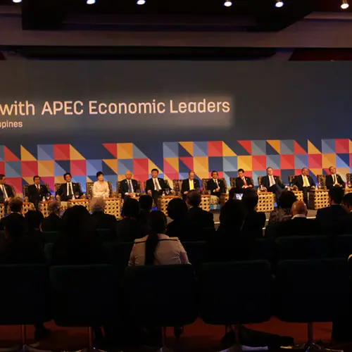 President Aquino welcomes APEC leaders at the 2015 ABAC dialogue