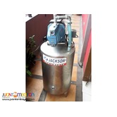 Water pump with pressure tank, brand new . we deliver