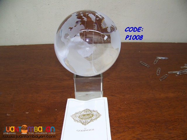 P1008 Center Piece Crystal Globe