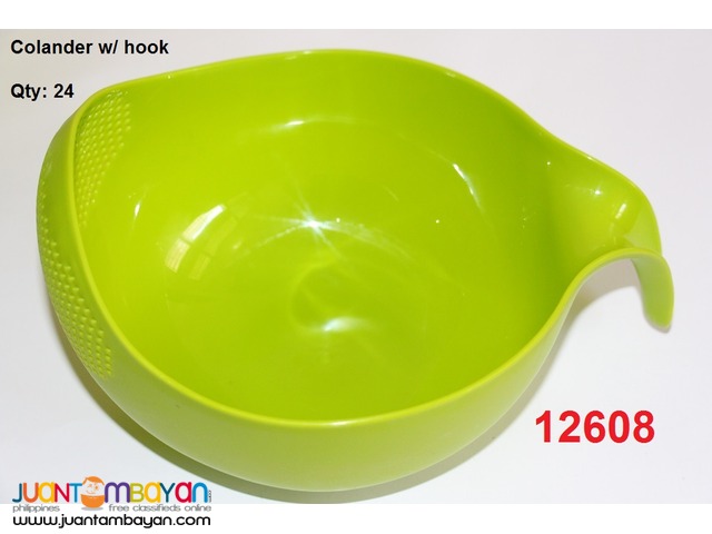 COLANDER WITH HOOK