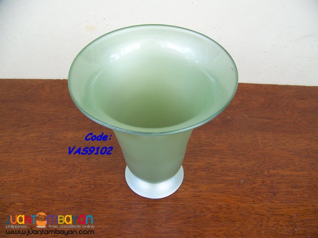 P1020 Green Vase
