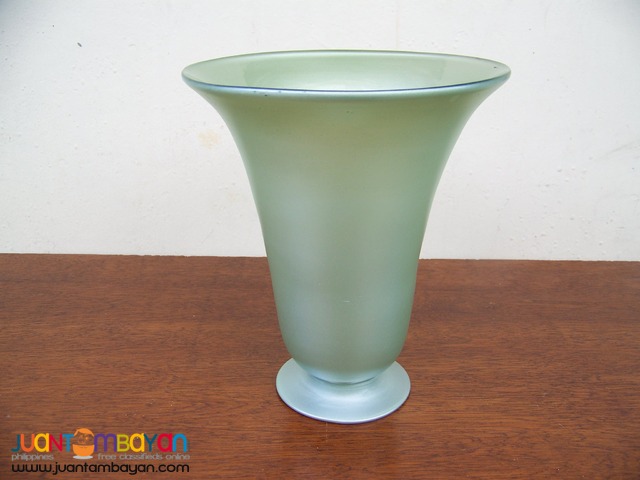 P1020 Green Vase
