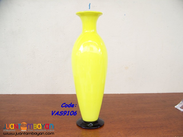 P1024 Yellow Vase