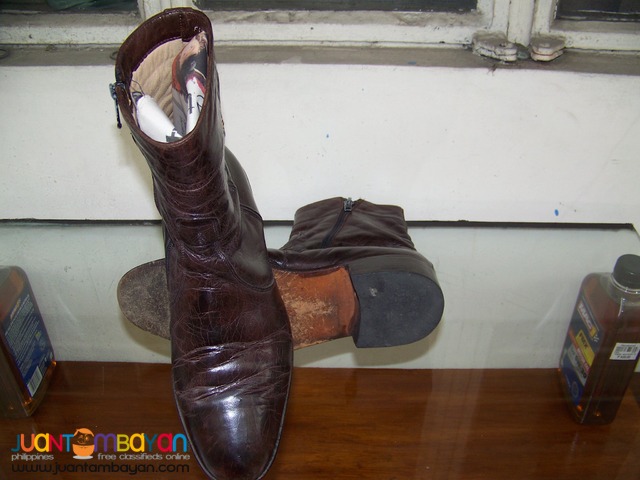 P2170 Bally Boots of Italy. Size 8