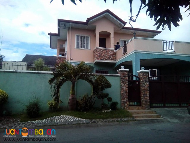 House and Lot in Bf Resort Village Las Pinas Corner Lot with Pool