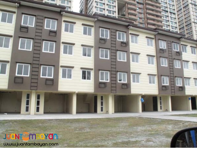 PH125 Affordable Townhouse in Mandaluyong for sale 