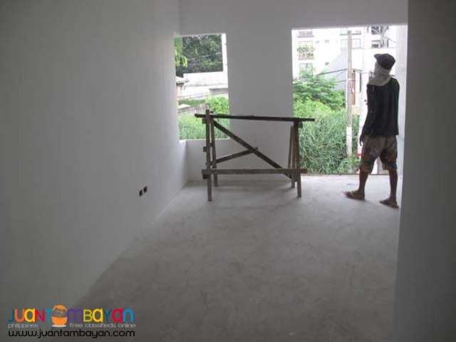 PH10 Townhouse in Tandang Sora Q.C For Sale