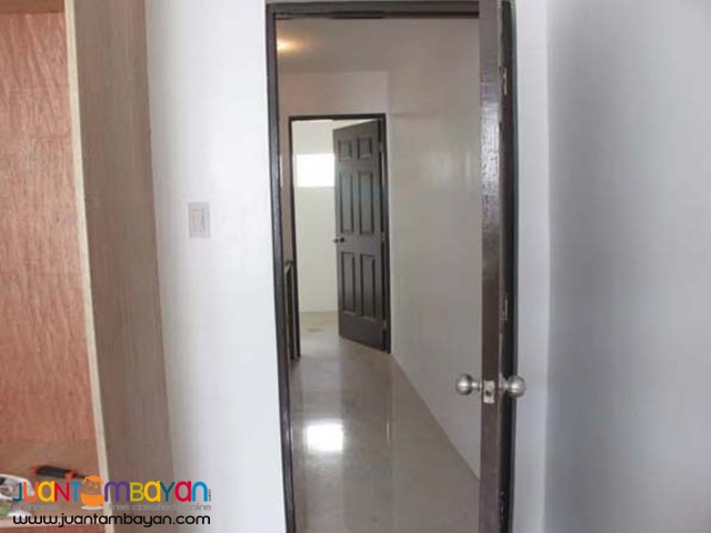 PH35  Townhouse in Project 8 Quezon City