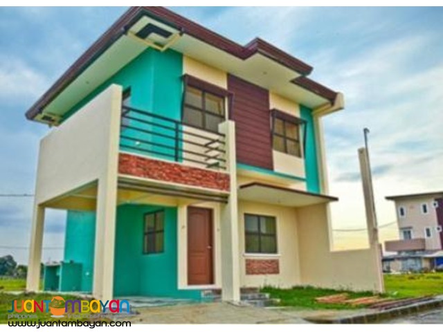 3 bedroom single attached house w green paint near MOA 3 bedroom single attached house w green paint near MOA