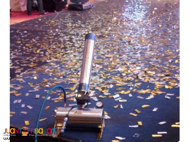 Confetti machine with 4 blasts