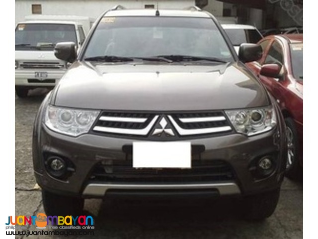 RENT A CAR MONTERO SPORTS BEIGE