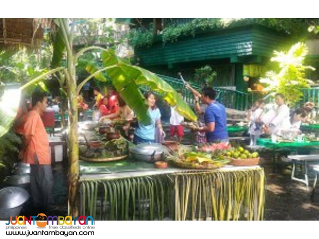 Filipino salu-salo (dining style) at Villa Escudero day tour