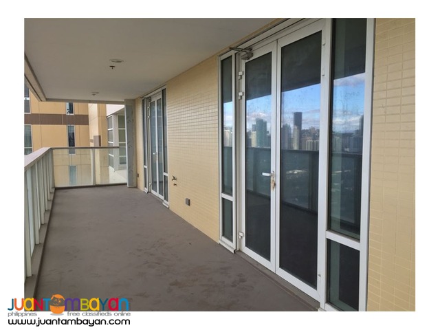 URGENT SALE!! 4 Bedroom Unit in Discovery , Makati City
