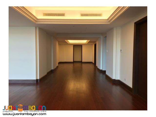 URGENT SALE!! 4 Bedroom Unit in Discovery , Makati City