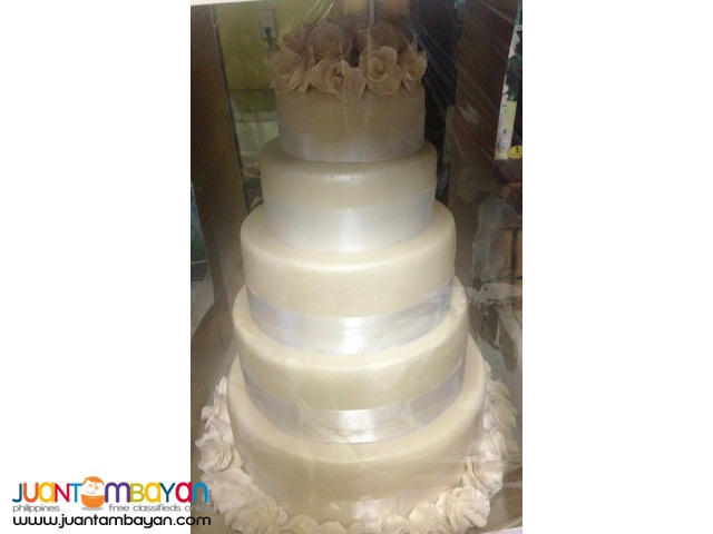 Affordable Customized Wedding Cakes