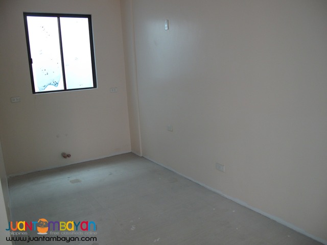 Townhouse in New Manila at 6.5M