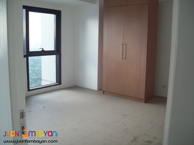 3Bedroom w/ parking For Sale at BSA TWIN TOWERS FRONT SM MEGAMALL