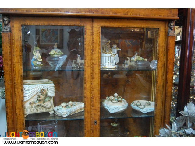 Buying used house furniture decors and artworks