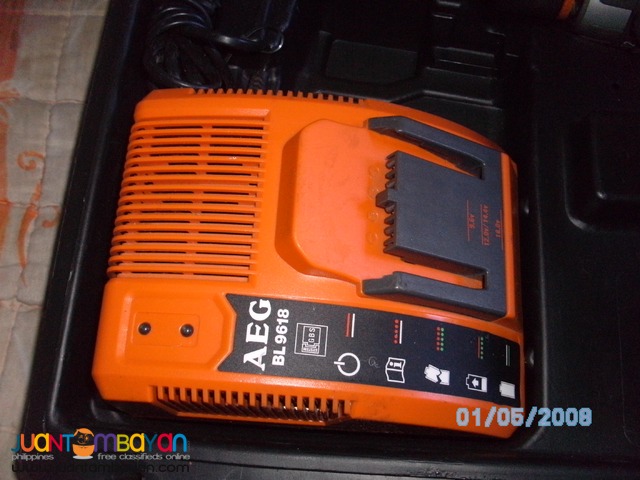 AEG hgammer drill 12v with 1 battery 1 charger brandnew