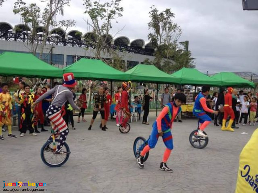 unicycle, unicyclist, Unicyclist roaming around performers