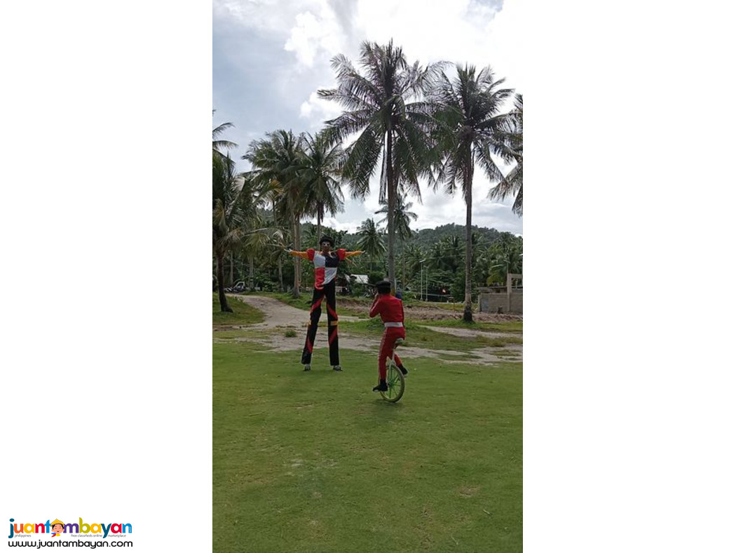 Unicyclist roaming around performers for Family day 