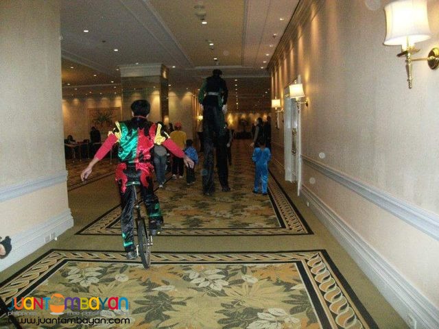 Unicyclist roaming around performers for Family day 