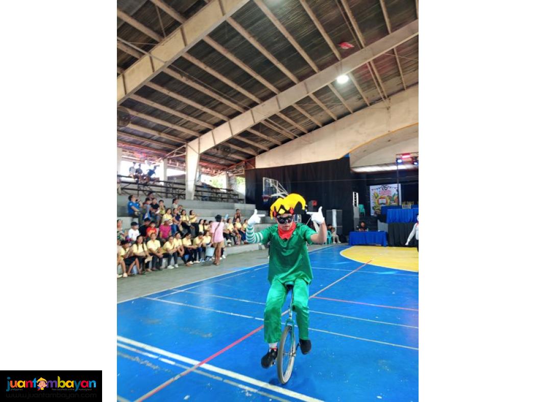 Unicyclist roaming around performers for Family day 