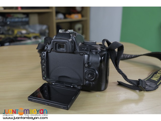 Selling Nikon D5000 DSLR 2nd Hand