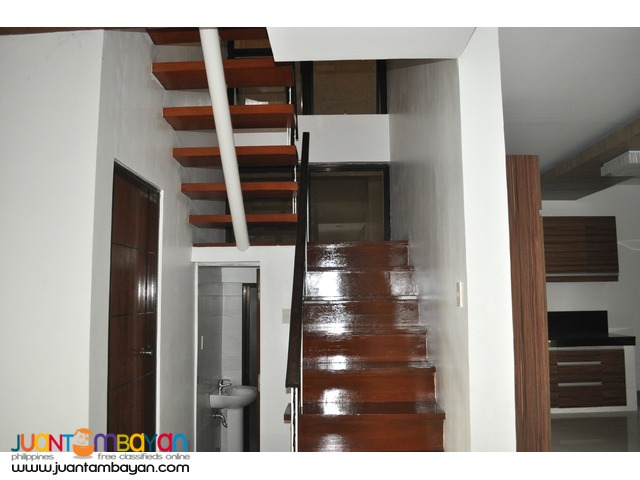 6 bedroom ,3 level house and lot with swimming pool