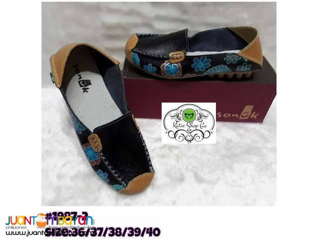 places that sell sanuk shoes