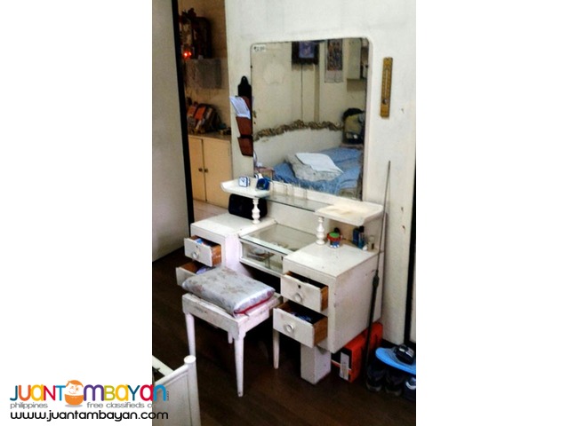 Beautiful Wooden Tocador with 4 Drawers & Huge Mirror for Sale