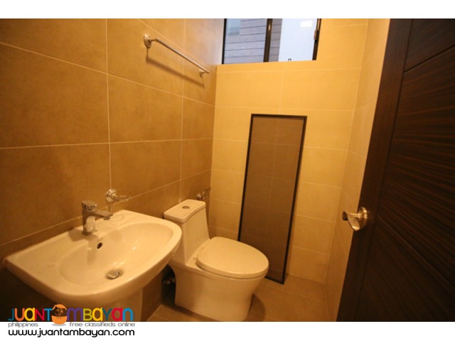 PH389 Townhouse in New Manila at 6.8M