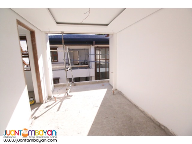 PH702 Townhouse for Sale in New Manila At 50M