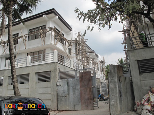PH107 Classy Townhouse in East Fairview at 11.5M