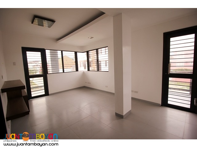 House and Lot w/ Swimming Pool For sale in Greenwoods Pasig 