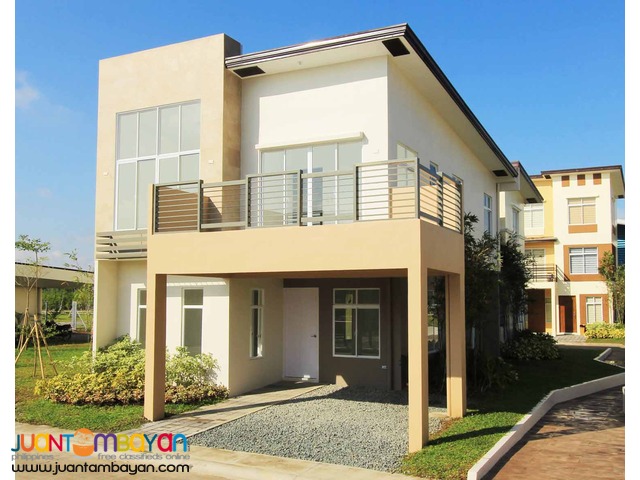  4 Bedroom Single Attached House with 1 family room