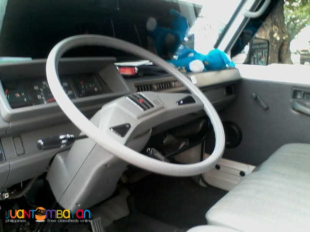 2011 Mitsubishi L300 FB van DUAL AIRCON