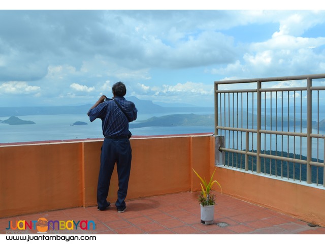 Tagaytay townhouse overlooking Taal lake at the roof top