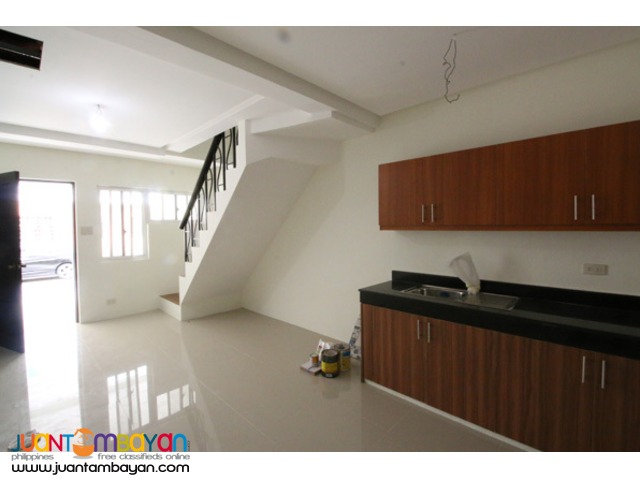 PH562 Townhouse for Sale in Tandang Sora at 3.9M
