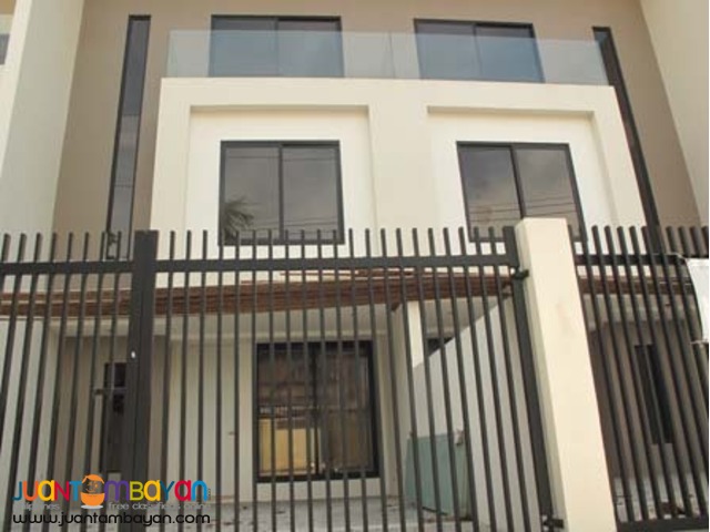 PH483 Townhouse in Tandang sora Quezon City for Sale at 16M