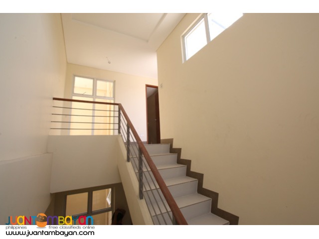 PH550 Townhouse for Sale in Cubao at 9.5M