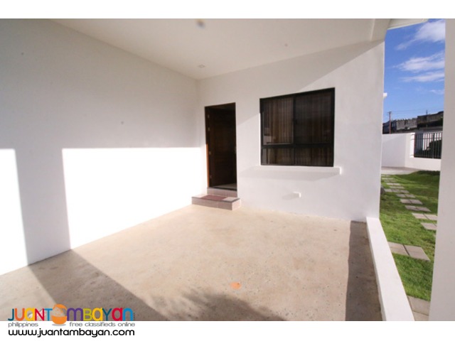 PH387 Townhouse in San Bartolome for Sale at 3.828M