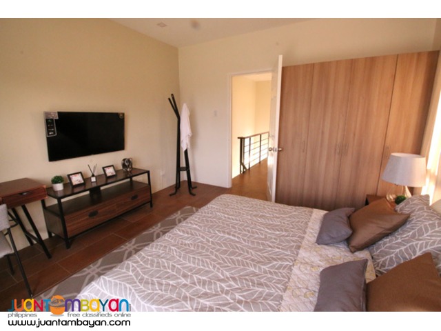 PH387 Townhouse in San Bartolome for Sale at 3.828M