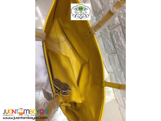 COACH SHOULDER BAG - COACH REVERSIBLE TOTE