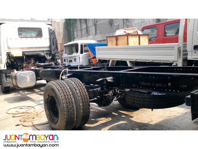 SINOTRUK 6 WHEELER CAB & CHASSIS 20FT ISUZU ENGINE