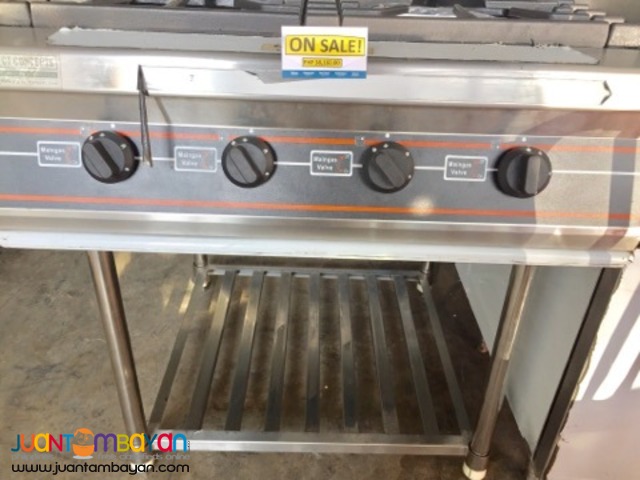 Gas Range with Shelf