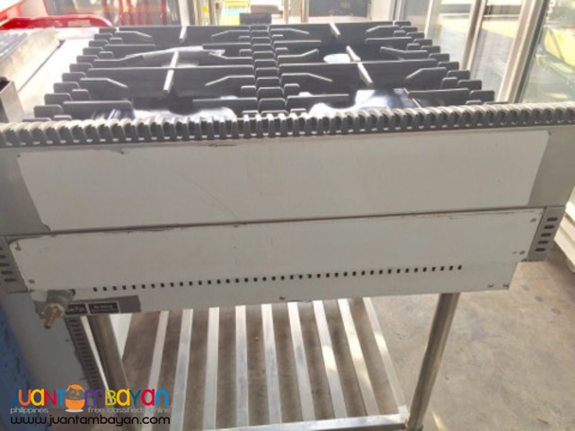 Gas Range with Shelf