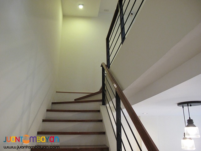 PH805 Townhouse For Sale In Kamias At 9.7M