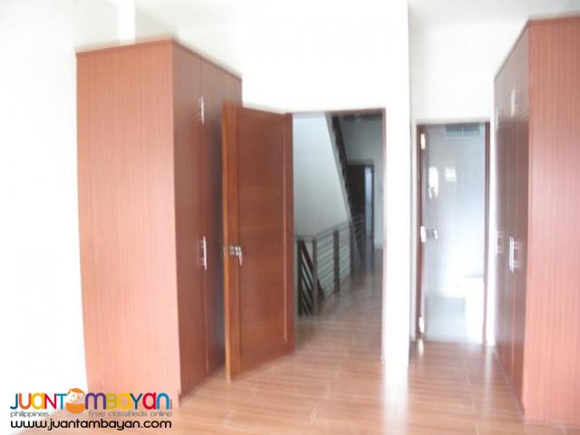 PH814 - Townhouse For Sale In Kamias At 10.5M