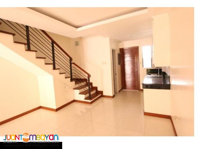 PH574 Townhouse for Sale in East Fairview at 6.8M